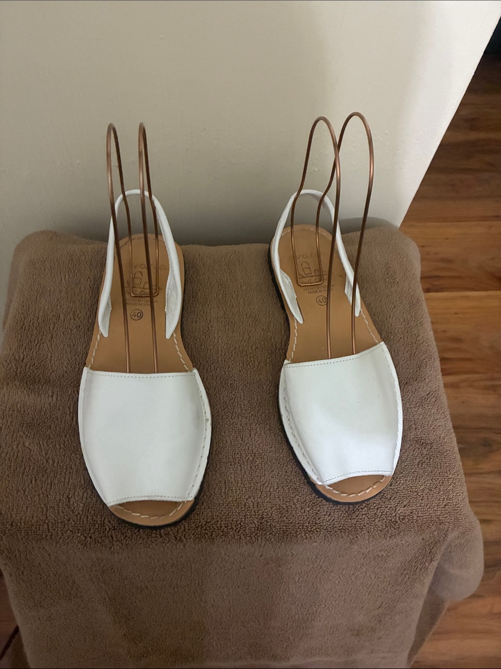 Women’s White Slingback Open-Toe Leather Sandals
